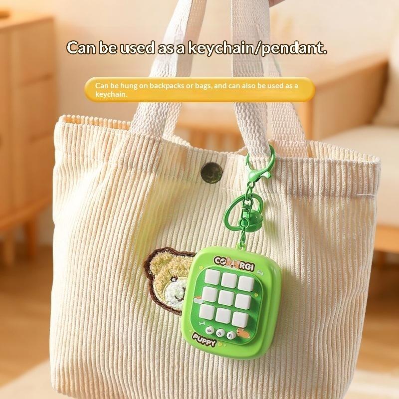 Gaming Console Keychain - Chaveiro Eletrônico 4 em 1: Jogo